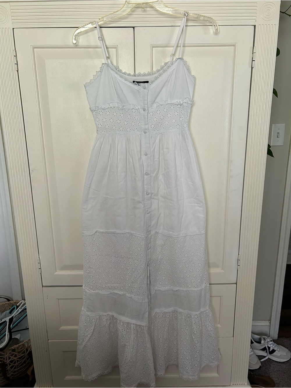 Forever 21 White Eyelet Button-Front Spaghetti Strap Maxi Dress